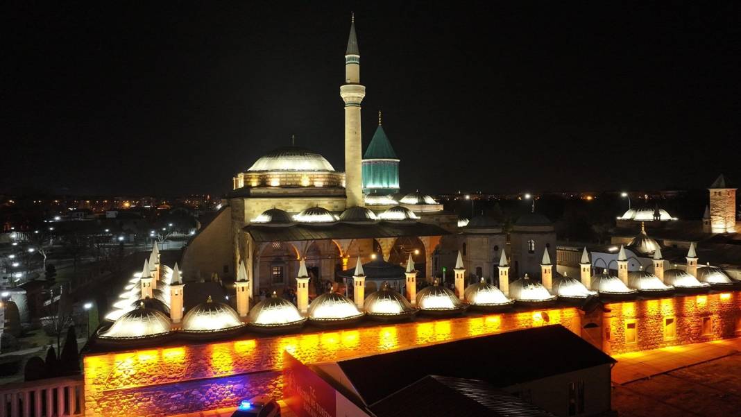 Konya'da "bin aydan daha hayırlı gece" idrak edildi: Camiler doldu, taştı 3